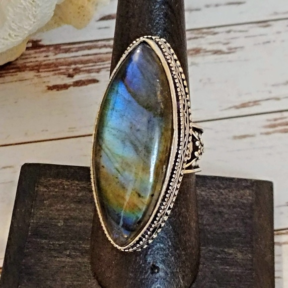Labradorite Bali Silver Ring - Picture 3 of 4